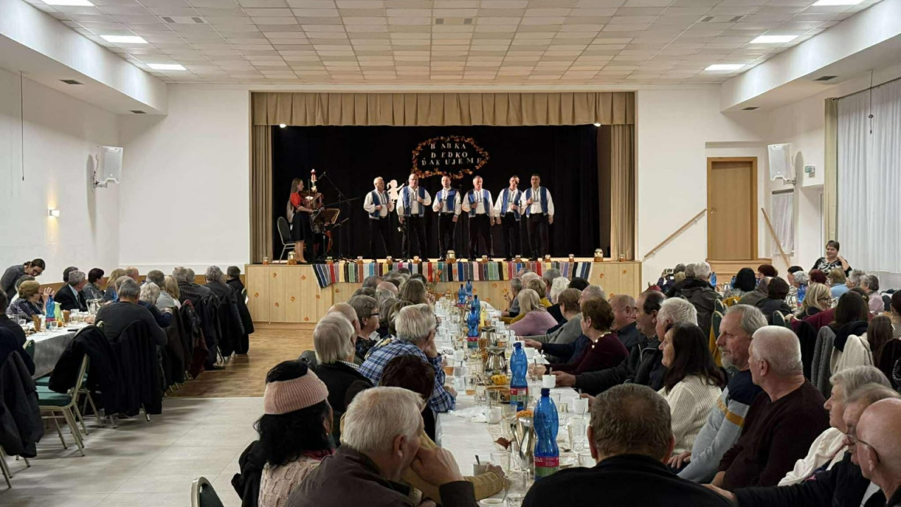 Fotografia fotogalérie Posedenie s dôchodcami 