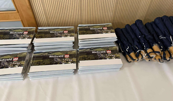 8. fotografia fotogalérie Posedenie s dôchodcami