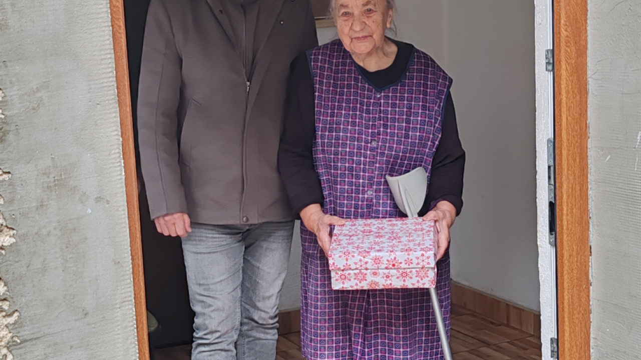 Fotografia fotogalérie „Koľko lásky sa zmestí do krabice od topánok“.