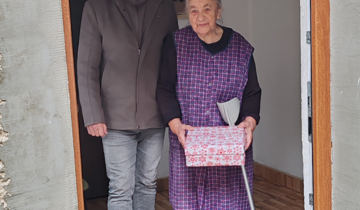 1. fotografia fotogalérie  „Koľko lásky sa zmestí do krabice od topánok“. 