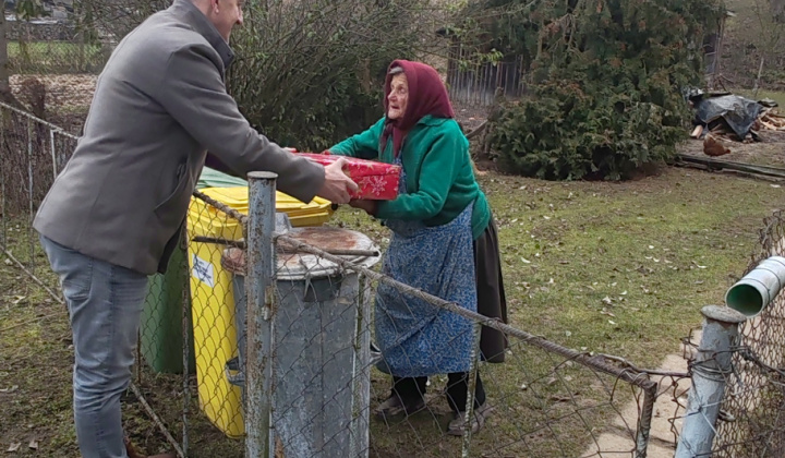 2. fotografia fotogalérie  „Koľko lásky sa zmestí do krabice od topánok“. 