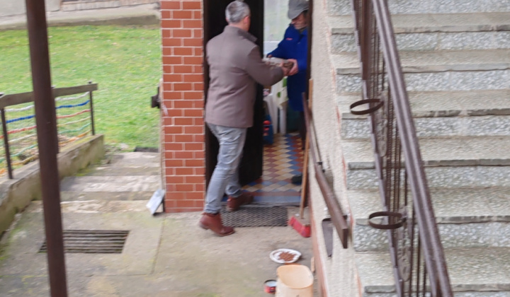 4. fotografia fotogalérie  „Koľko lásky sa zmestí do krabice od topánok“. 